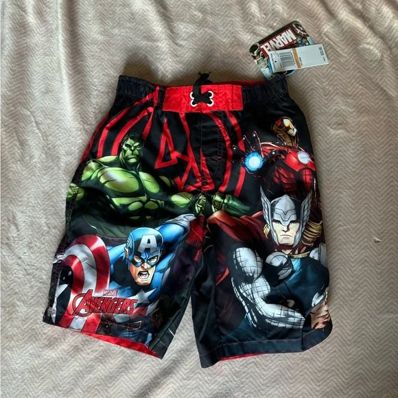 NWT Marvel boys swim trunks - size 7 - Picture 1 of 7